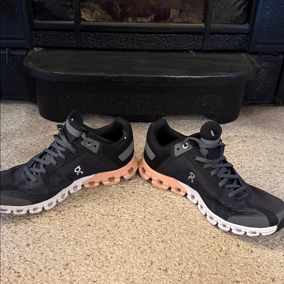 On Running CloudFlow Women's Black and Peach Athletic Shoes - Picture 8 of 9